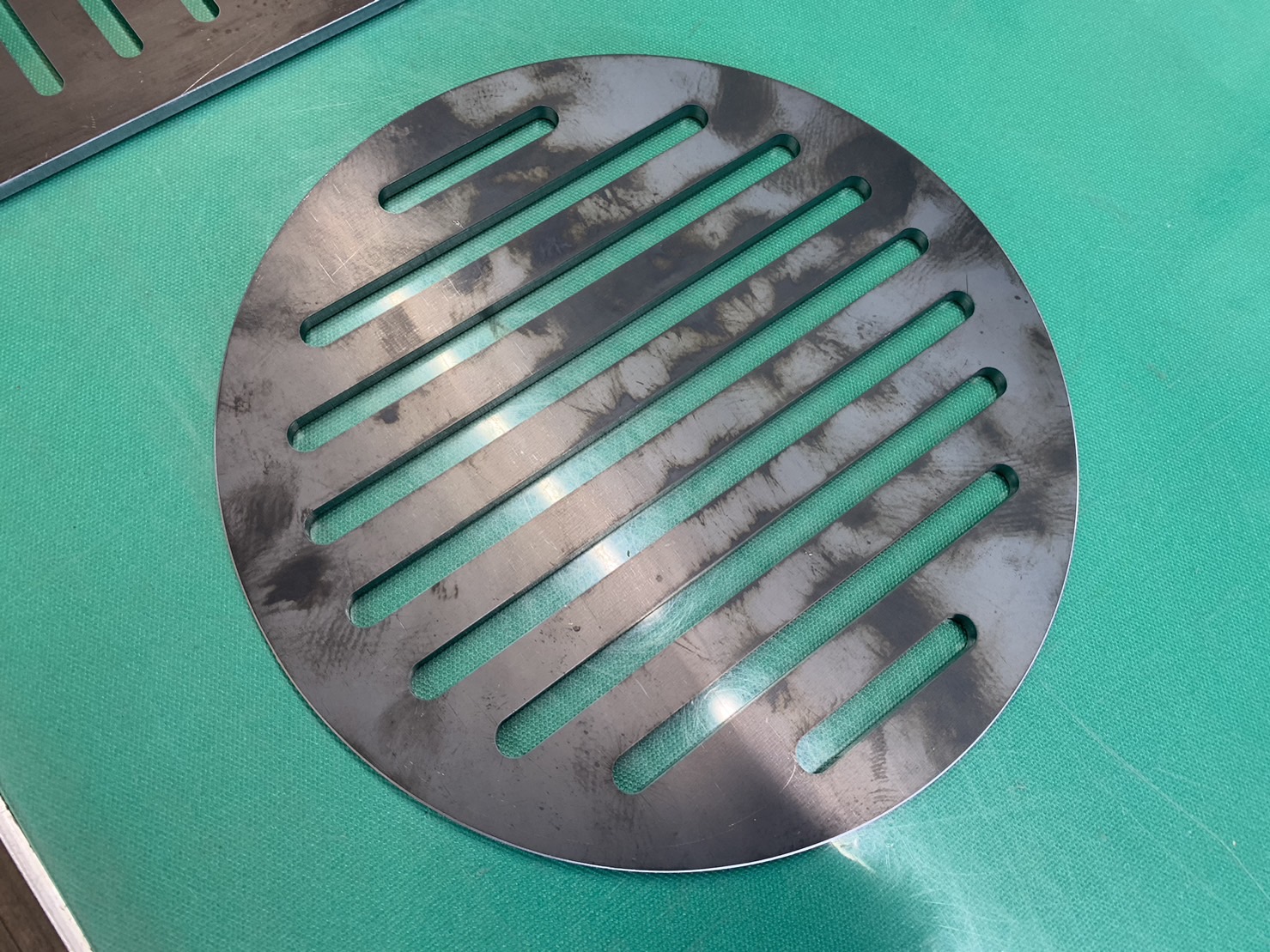 鉄工所が作るBBQ用の鉄板をDIY致しました。 - 伊藤鉄工株式会社
